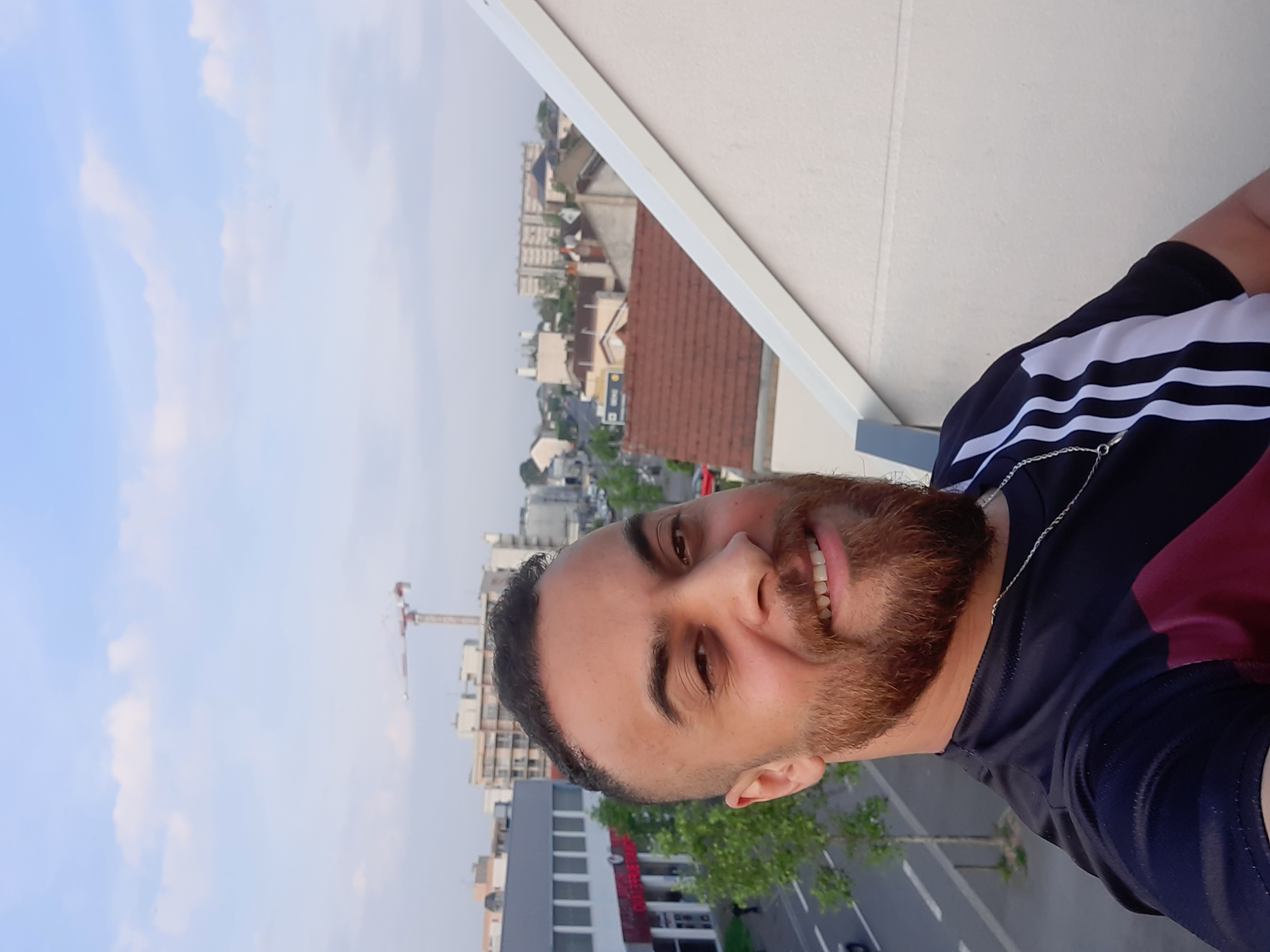 Mo