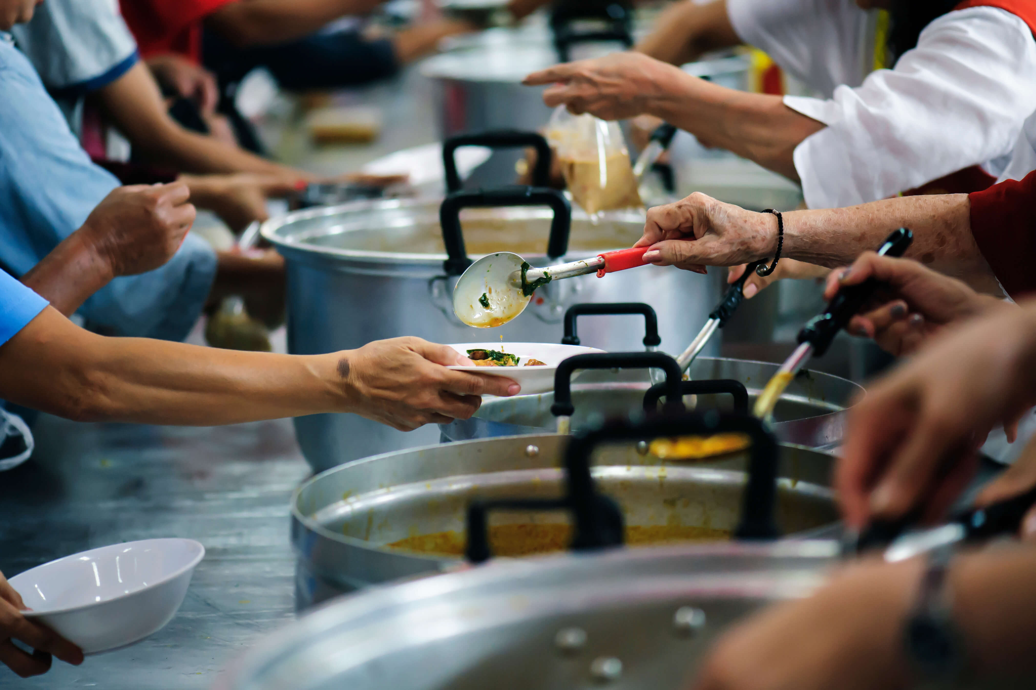 Je propose d'aider à la cuisine et au service dans un club house sportif