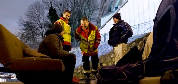 Je maintiens un lien avec des personnes fragiles isolées (âgées, malades, situation de handicap, de pauvreté, de précarité, etc.)